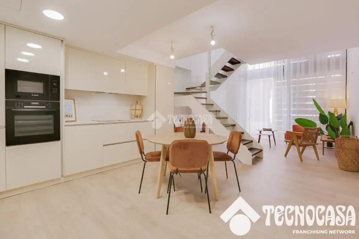 Sala d'estar de Pis en venda en Barcelona amb Aire condicionat i Parquet