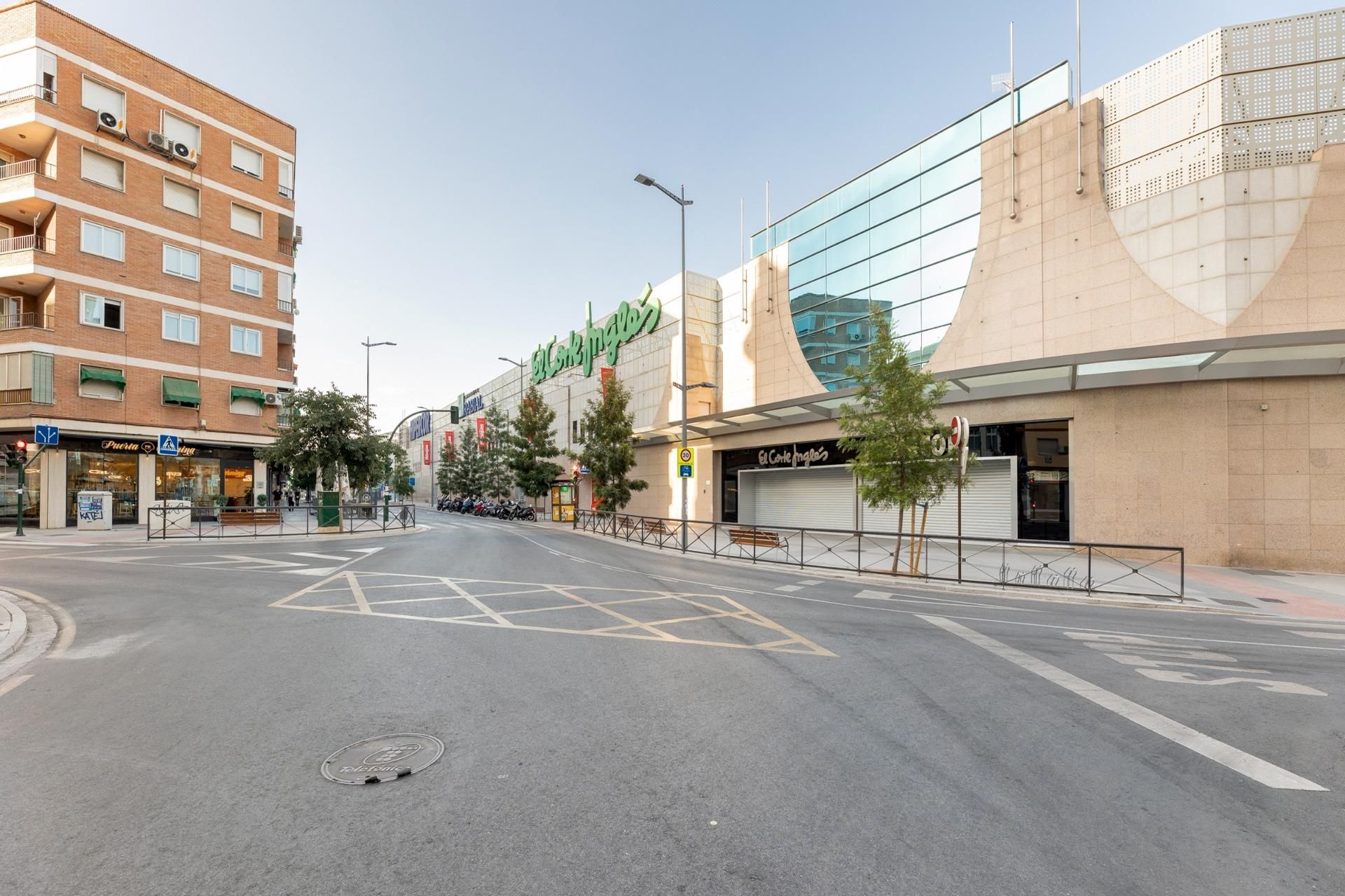 Vista exterior de Piso en venta en  Granada Capital con Calefacción