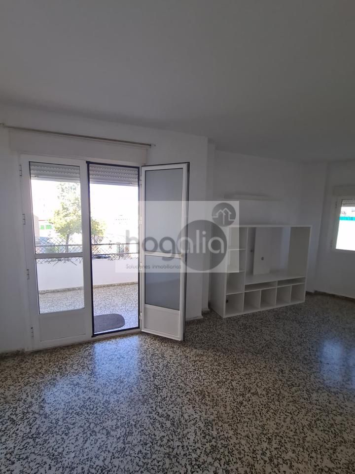 Flat to rent in  Sevilla Capital  with Air Conditioner, Terrace and Storage room