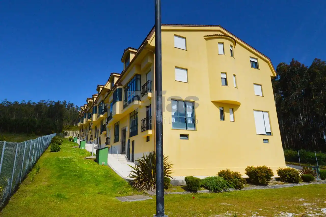 Vista exterior de Piso en venta en Cee con Piscina, Amueblado y Balcón