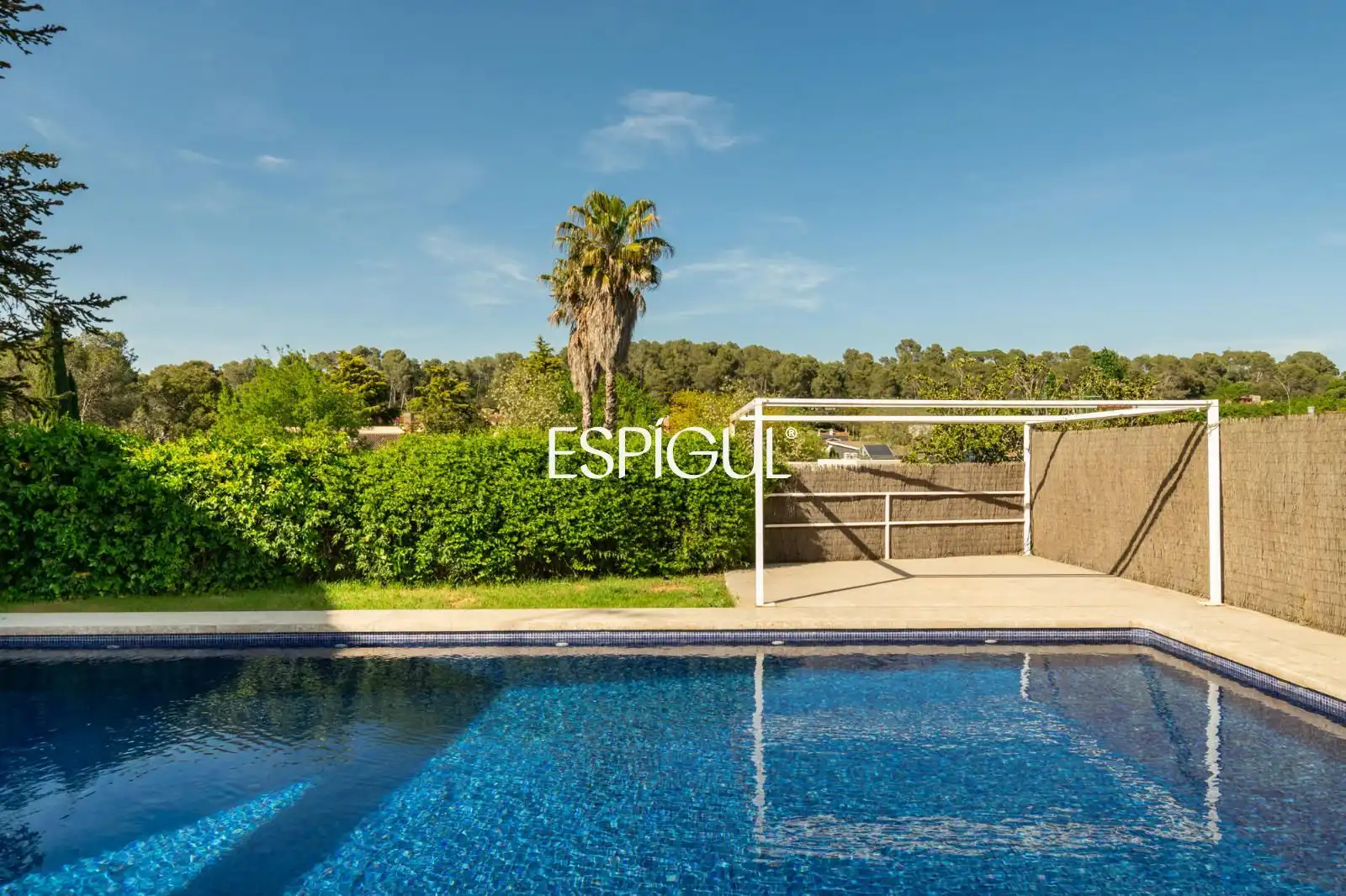 Swimming pool of Houses for sale in Sant Cugat del Vallès  with Air Conditioner, Heating and Storage room
