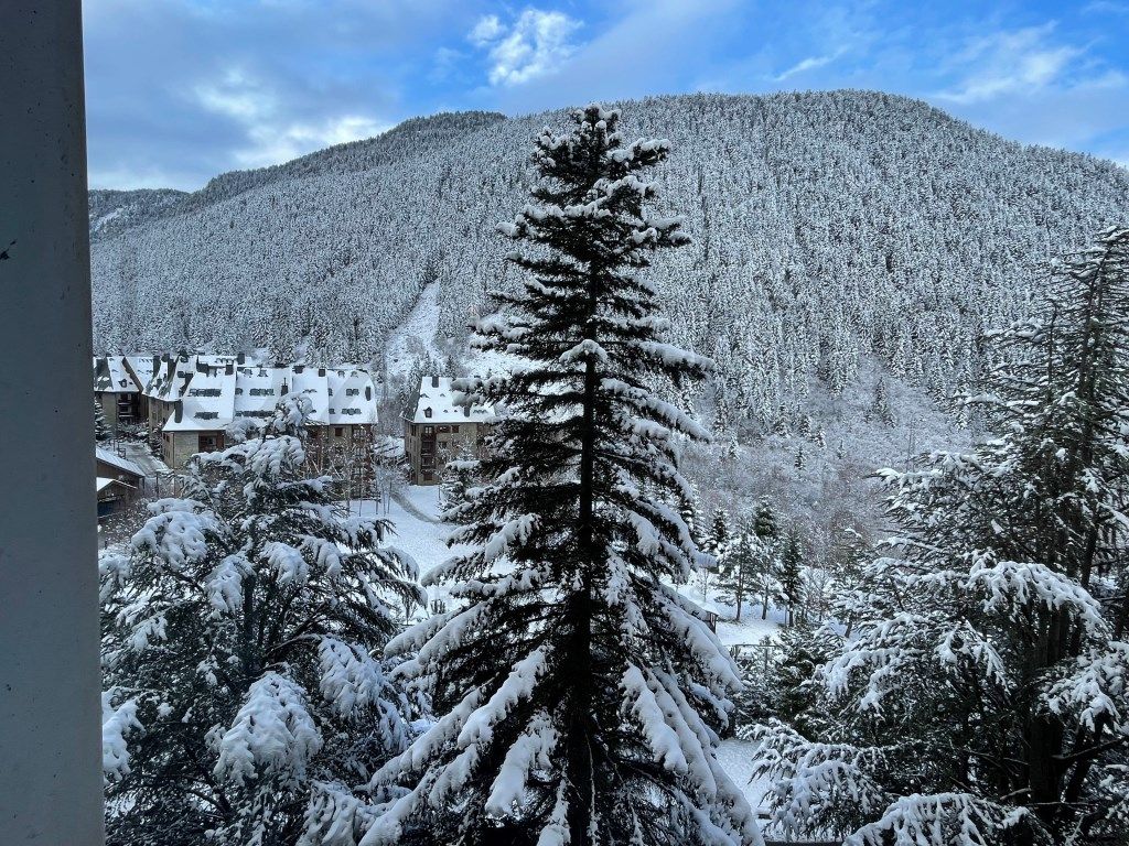 Exterior view of Apartment for sale in Naut Aran