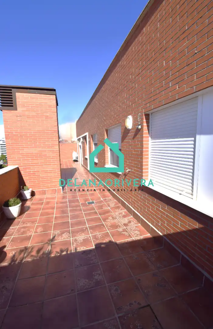 Vista exterior de Àtic en venda en Guadalajara amb Aire condicionat, Calefacció i Parquet