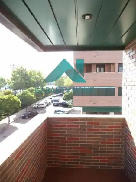 Vista exterior de Apartamento de alquiler en Cáceres con Aire acondicionado, Calefacción y Terraza