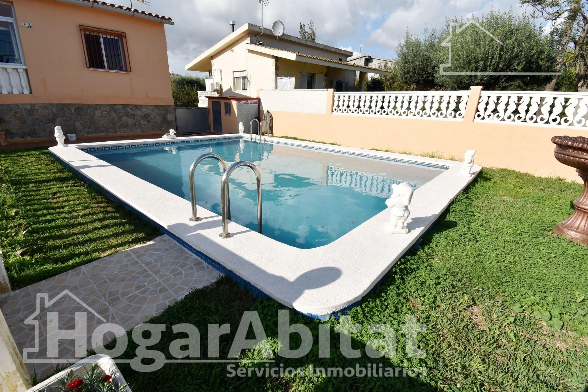 Piscina de Casa o xalet en venda en Castellón de la Plana / Castelló de la Plana amb Aire condicionat, Calefacció i Terrassa