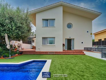 Casa amb piscina en venda a Alella