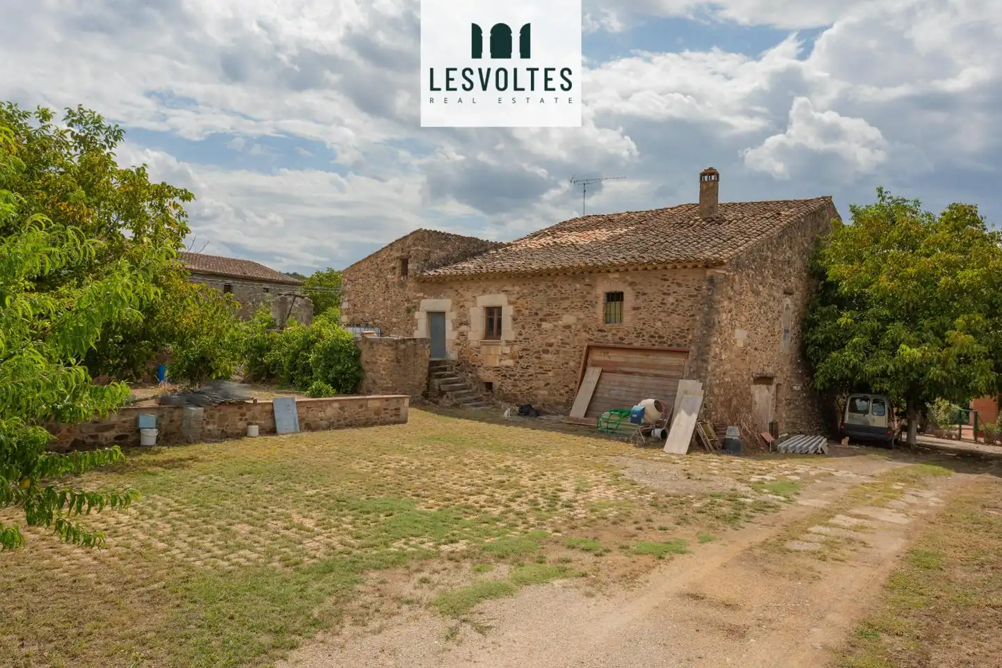 Vista exterior de Casa o xalet en venda en Juià amb Aire condicionat, Calefacció i Jardí privat