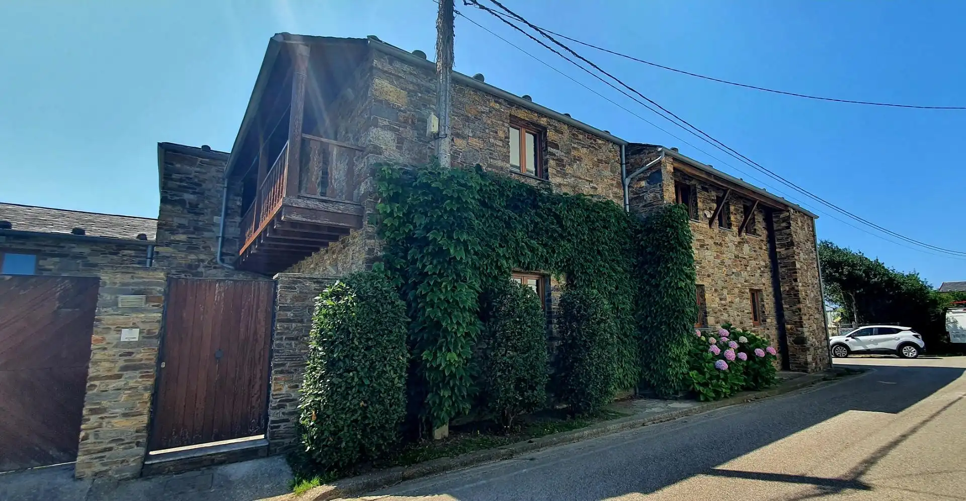 Vista exterior de Casa o xalet en venda en Tapia de Casariego amb Calefacció, Jardí privat i Terrassa