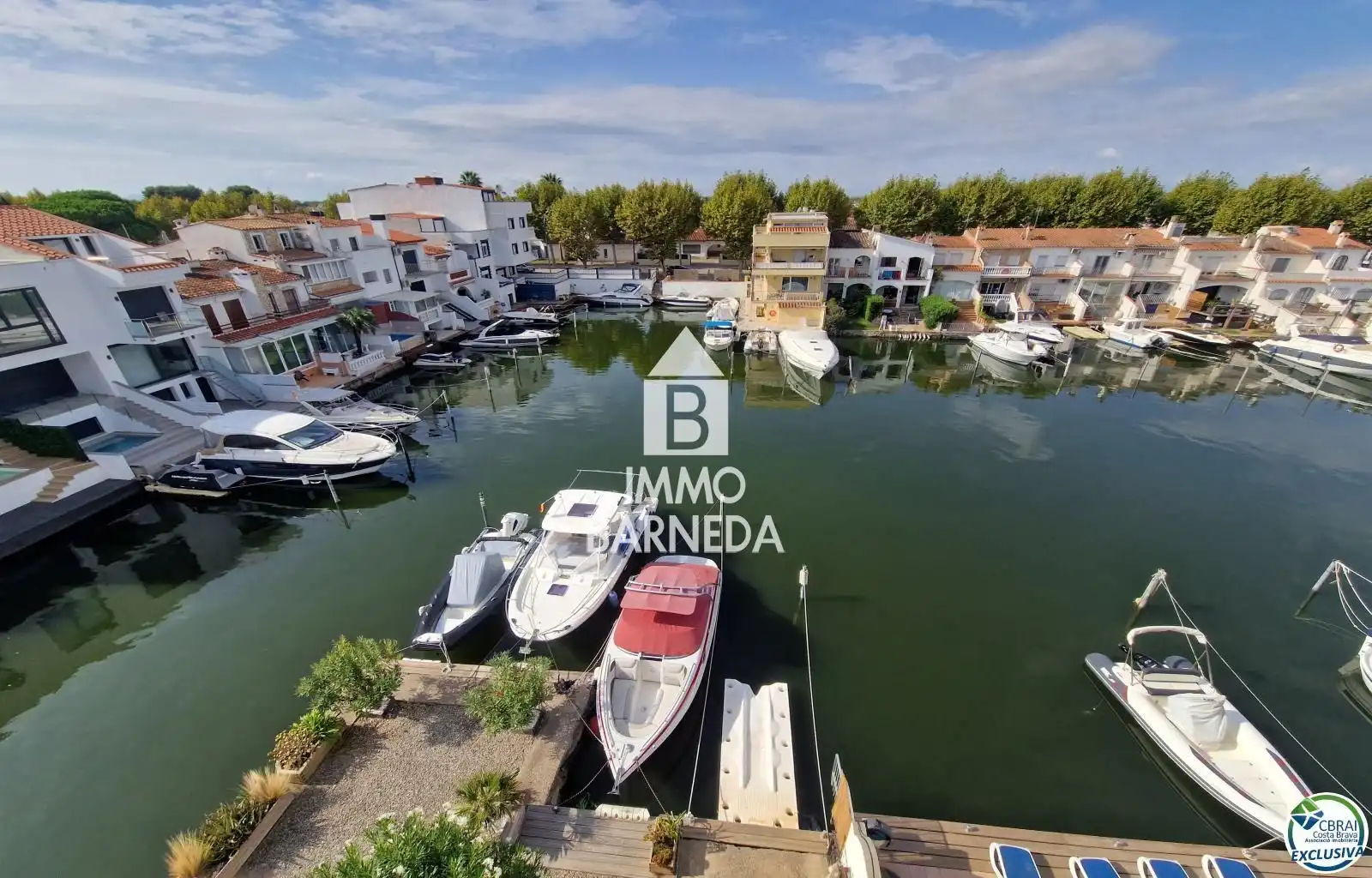Vista exterior de Pis en venda en Empuriabrava amb Aire condicionat, Calefacció i Terrassa