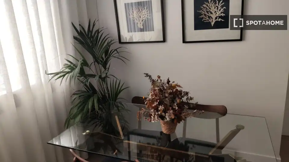 Comedor de Apartamento para compartir en Málaga con Aire acondicionado, Terraza y Amueblado