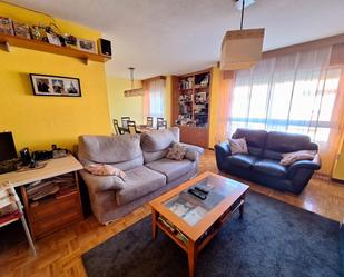 Living room of Flat for sale in Valladolid Capital  with Heating, Parquet flooring and Community pool