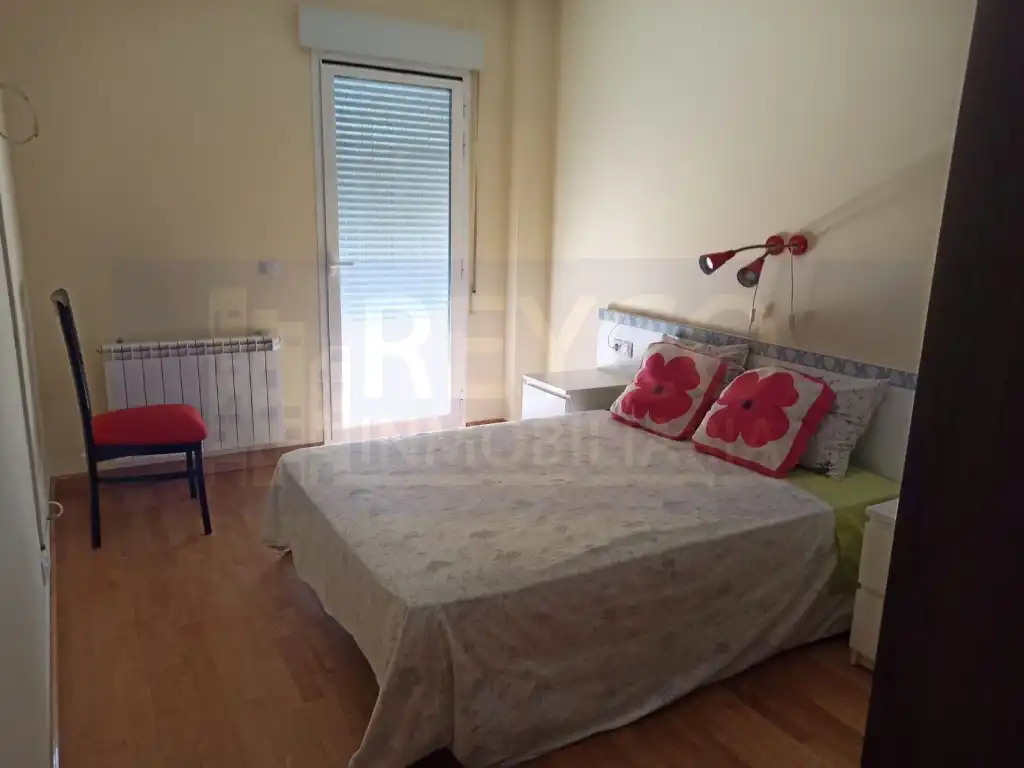 Dormitori de Apartament en venda en Torrecilla Sobre Alesanco amb Balcó