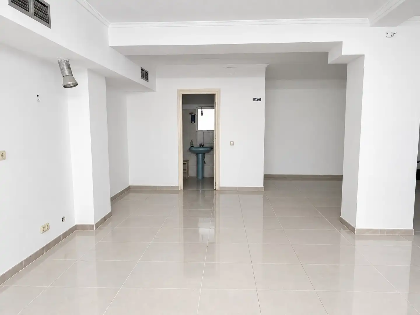 Ground floor for sale in Etxebarri, Bizkaia