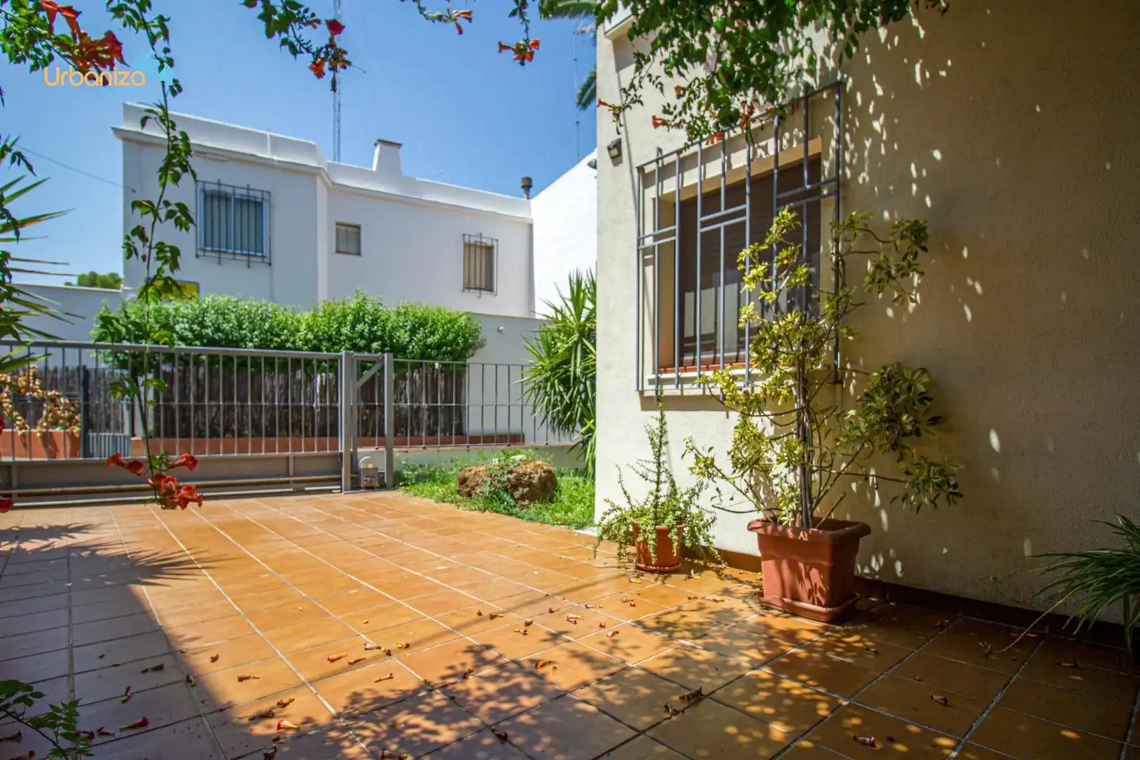 Vista exterior de Casa o xalet en venda en Badajoz amb Aire condicionat, Calefacció i Jardí privat