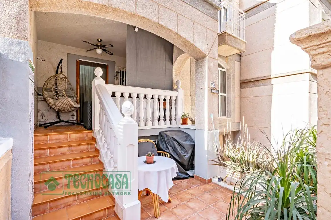 Vista exterior de Casa adosada en venta en Roquetas de Mar