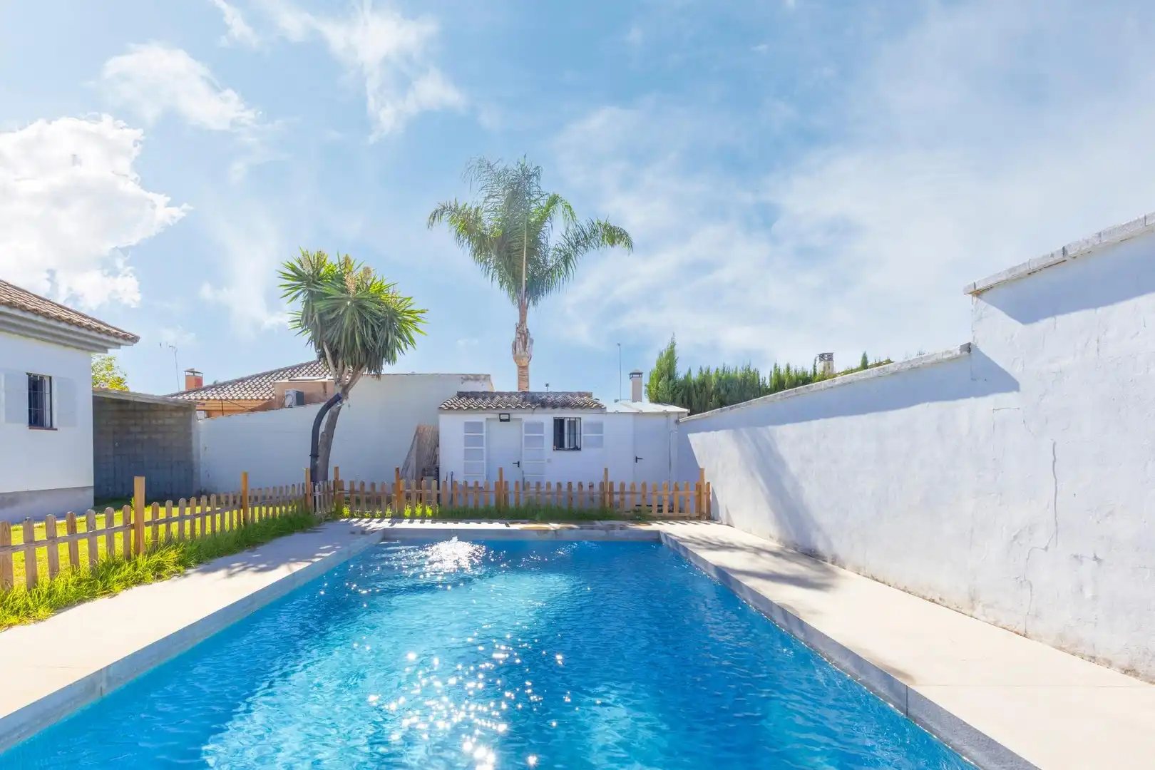 Piscina de Casa o xalet en venda en Montequinto amb Aire condicionat, Calefacció i Jardí privat