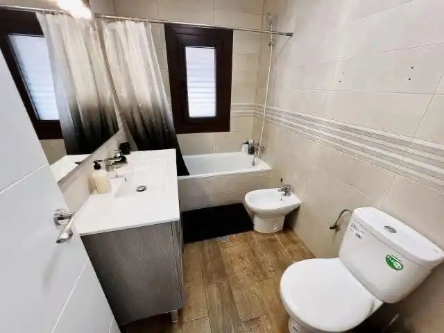 Badezimmer von Maisonette zum Verkauf in Torrevieja mit Klimaanlage, Heizung und Terrasse