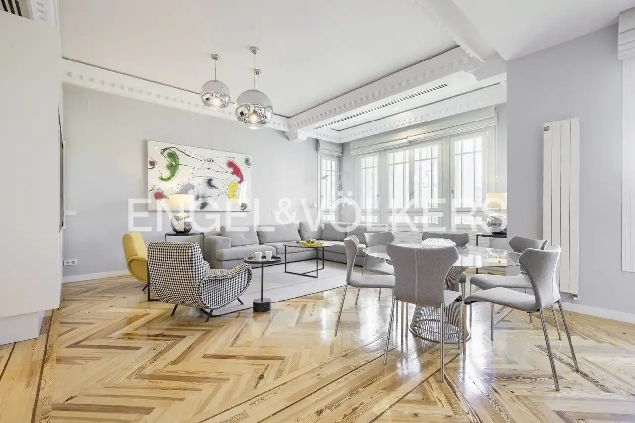 Living room of Flat for rent in  Madrid Capital  with Air Conditioner, Heating and Private garden