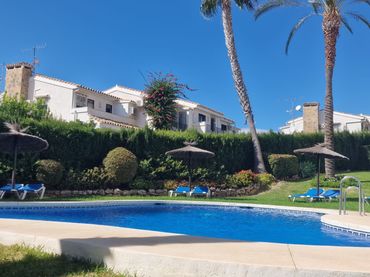 Pis amb piscina en venda a Calle Hinojo