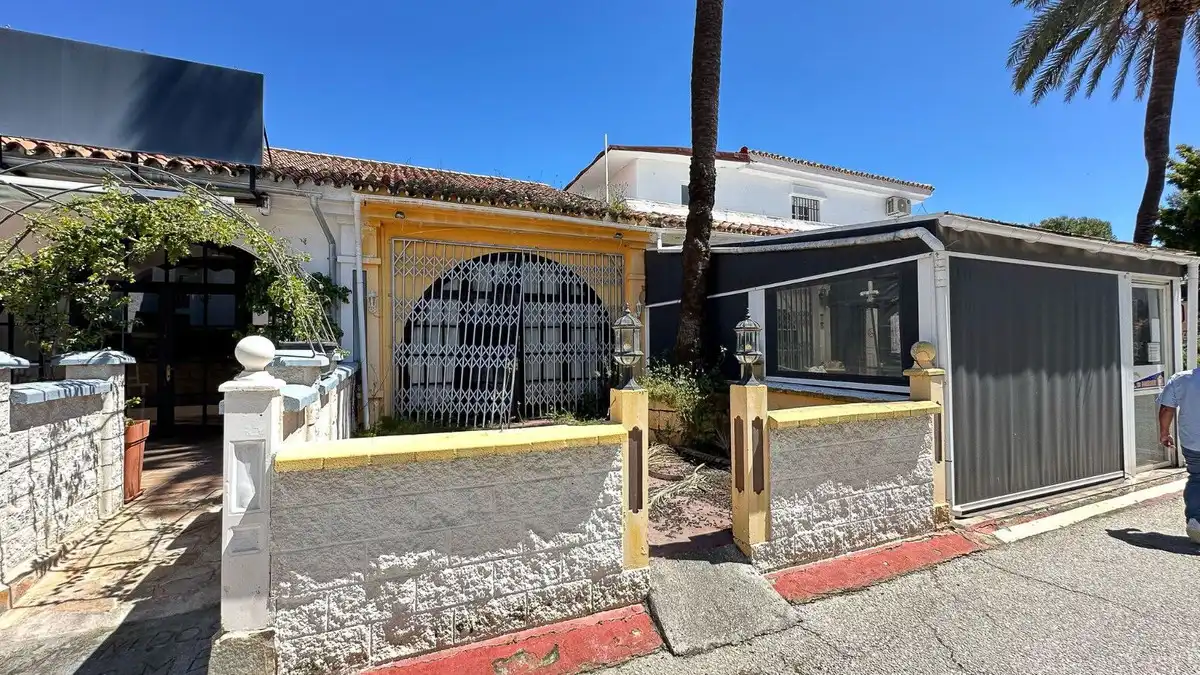 Vista exterior de Oficina en venda en Estepona amb Terrassa i Traster