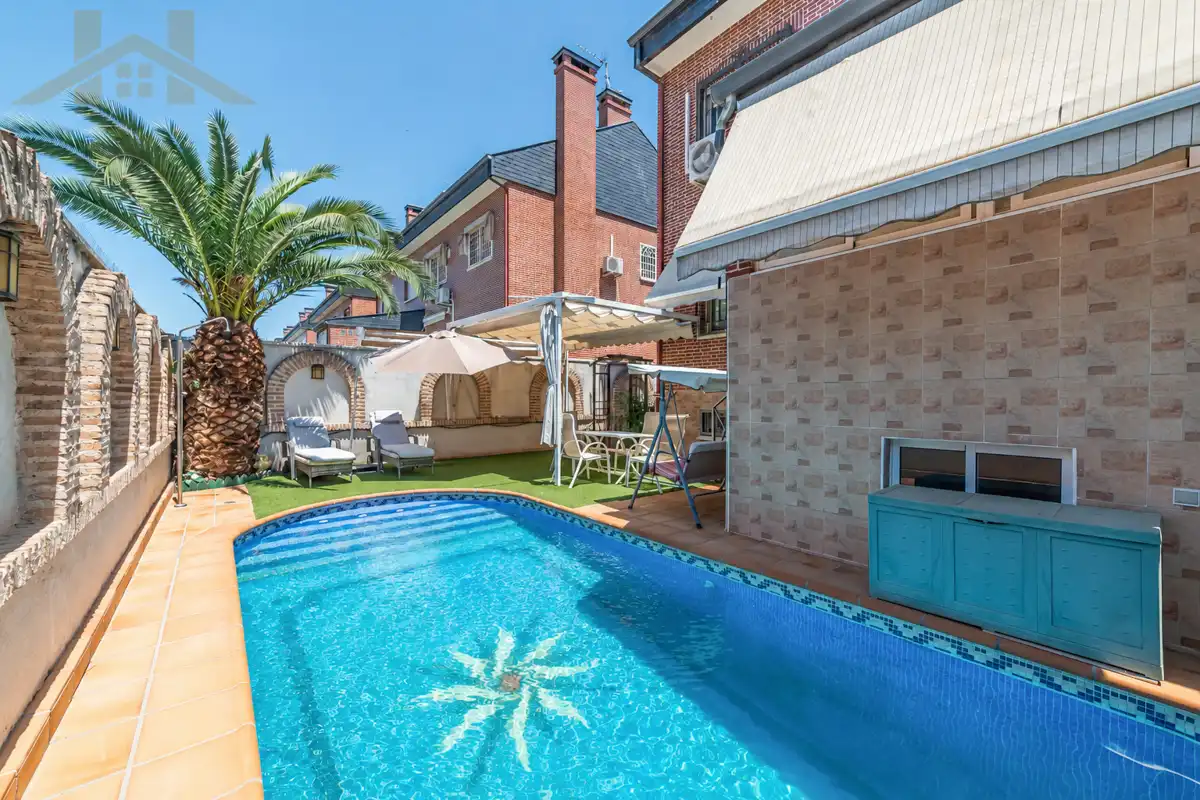 Swimming pool of Detached homes for sale in Rivas-Vaciamadrid  with Air Conditioner, Heating and Private garden