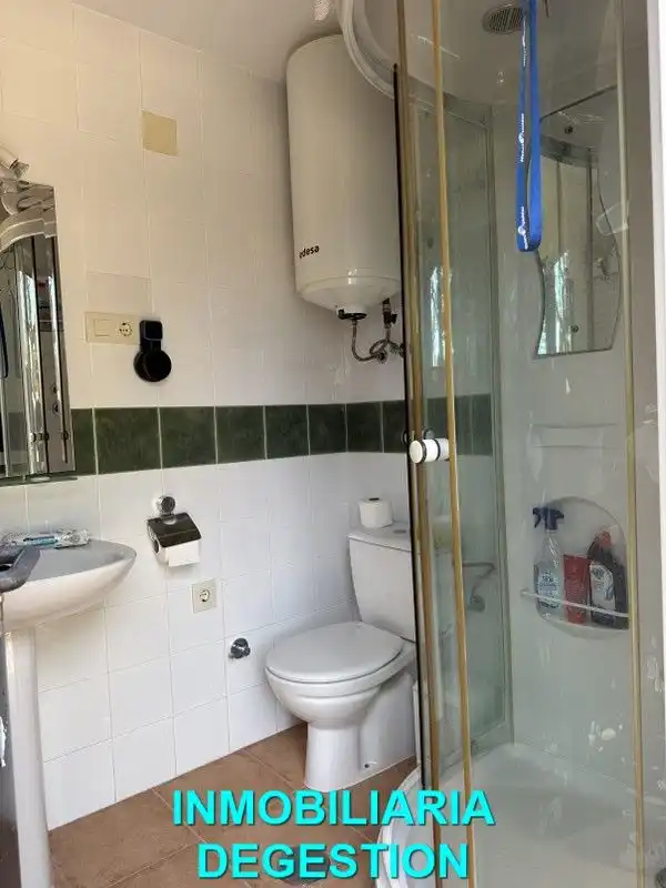 Bany de Casa o xalet en venda en Linares amb Aire condicionat, Calefacció i Jardí privat