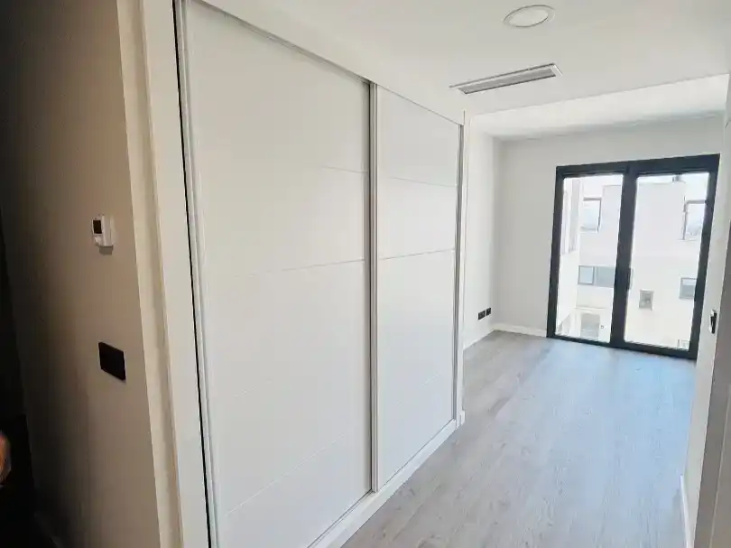 Schlafzimmer von Wohnung zur Miete in  Granada Capital mit Schwimmbad und Balkon