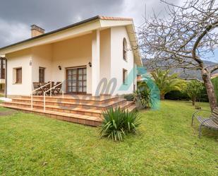 Vista exterior de Casa o xalet en venda en Salas amb Calefacció, Jardí privat i Parquet