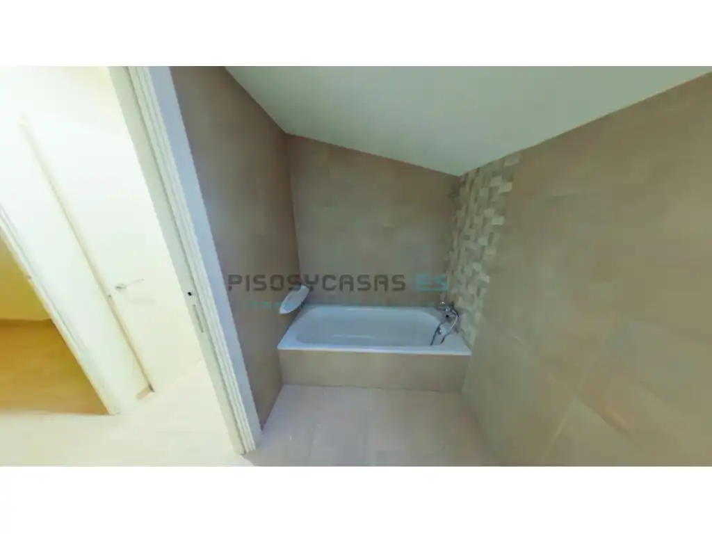 Bany de Casa o xalet en venda en La Muela amb Jardí privat i Terrassa