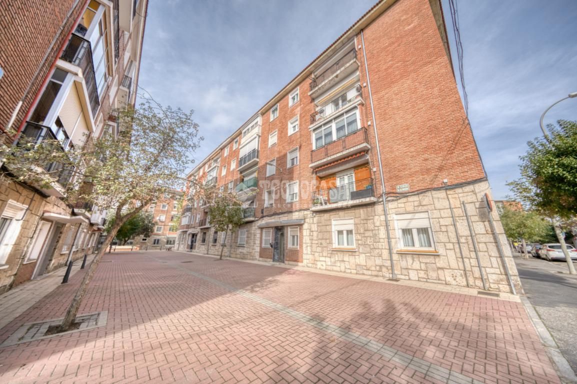 Vista exterior de Pis en venda en Valladolid Capital amb Calefacció, Moblat i Balcó