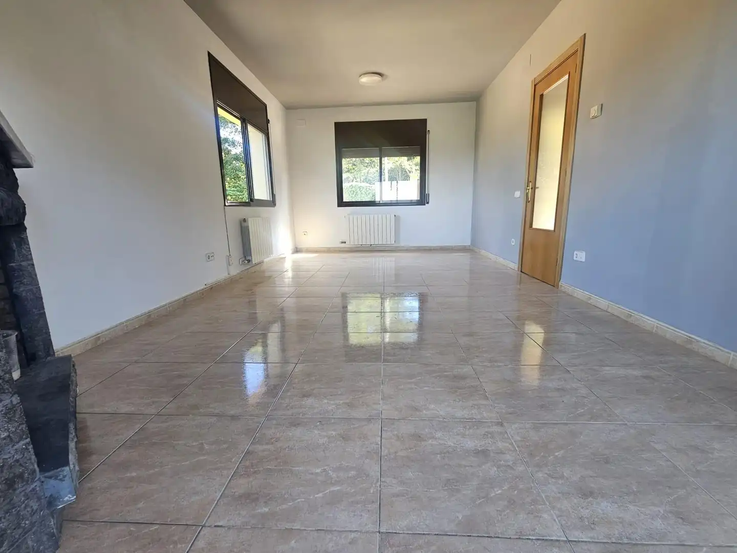 Sala d'estar de Casa o xalet en venda en Fogars de la Selva amb Calefacció, Jardí privat i Terrassa