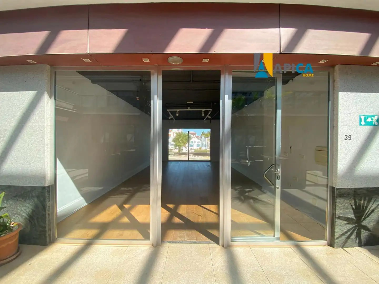 Local en venda en Sotogrande amb Aire condicionat