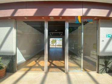 Locale commerciale in vendita a Sotogrande Costa