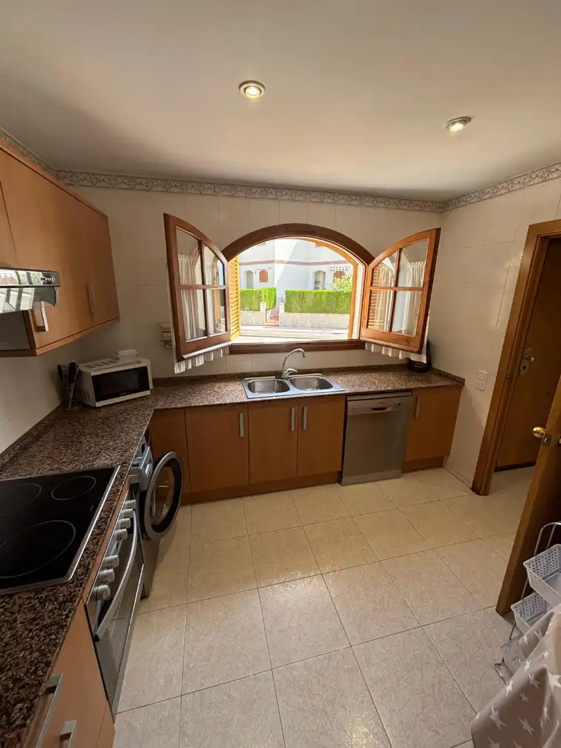 Cocina de Casa adosada en venta en Vandellòs i l'Hospitalet de l'Infant con Aire acondicionado, Jardín privado y Terraza