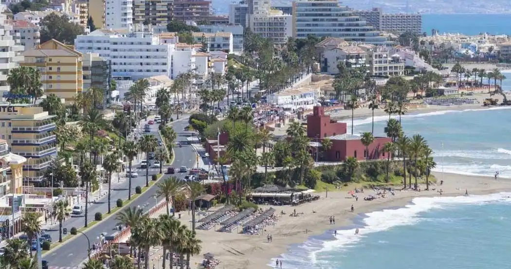 Vista exterior de Àtic en venda en Benalmádena amb Aire condicionat, Calefacció i Terrassa