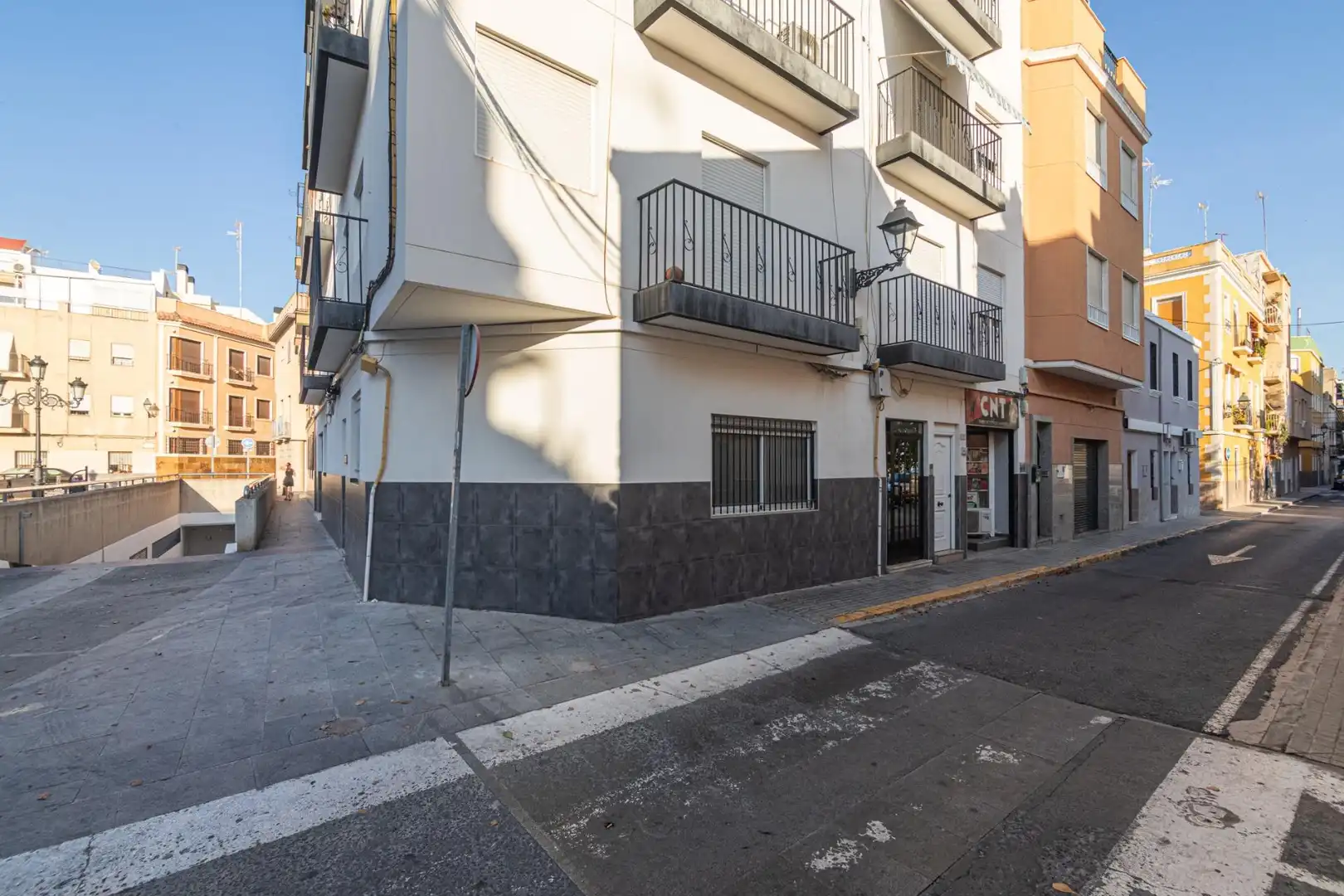 Vista exterior de Local en venta en Elche / Elx