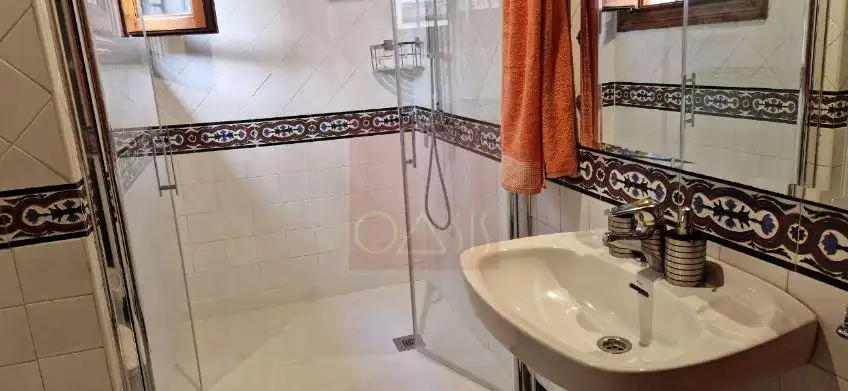 Bathroom of Attic for rent in Granada  with Air Conditioner, Heating and Terrace