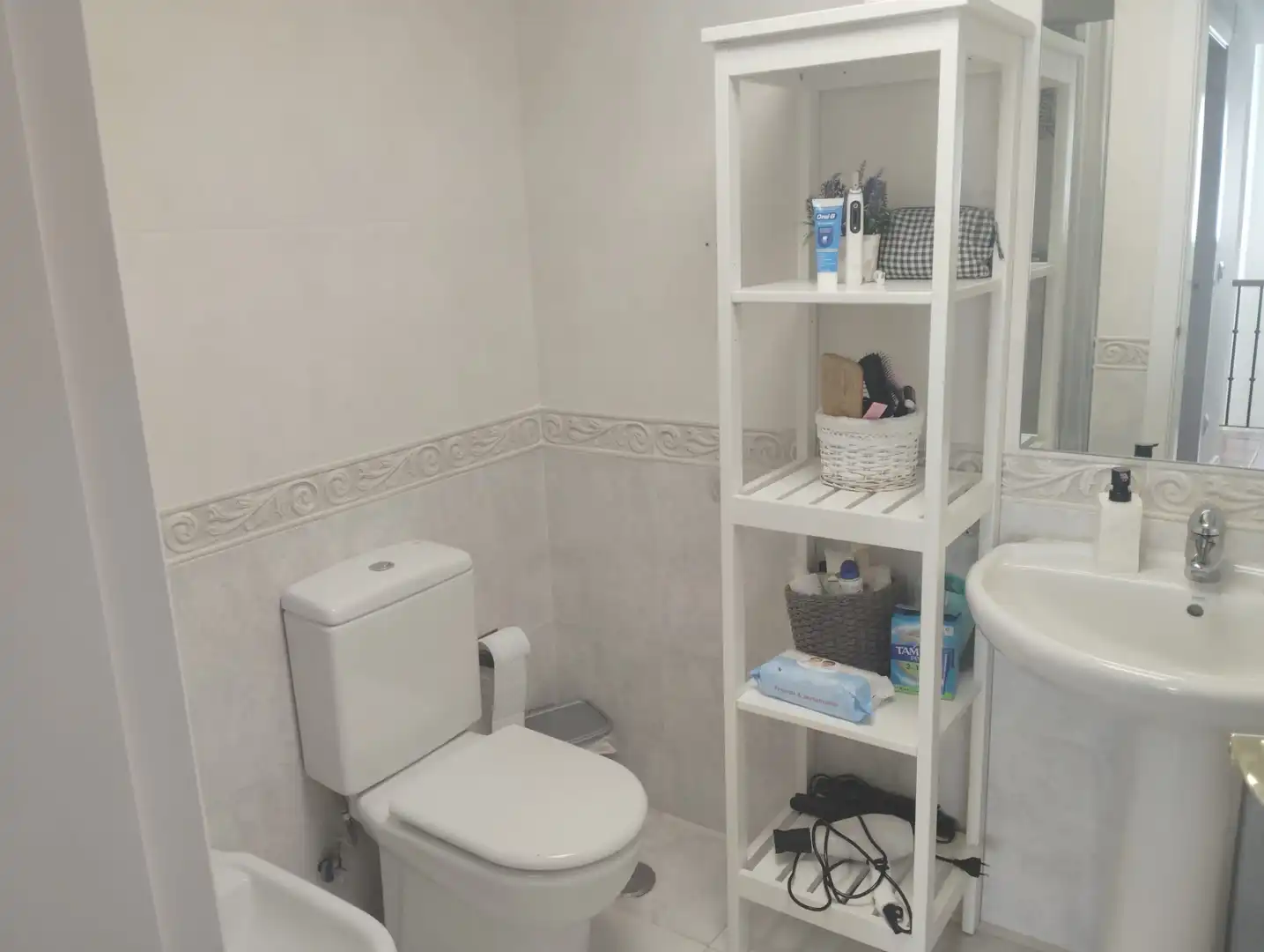 Bany de Casa o xalet en venda en Guillena amb Aire condicionat, Calefacció i Jardí privat