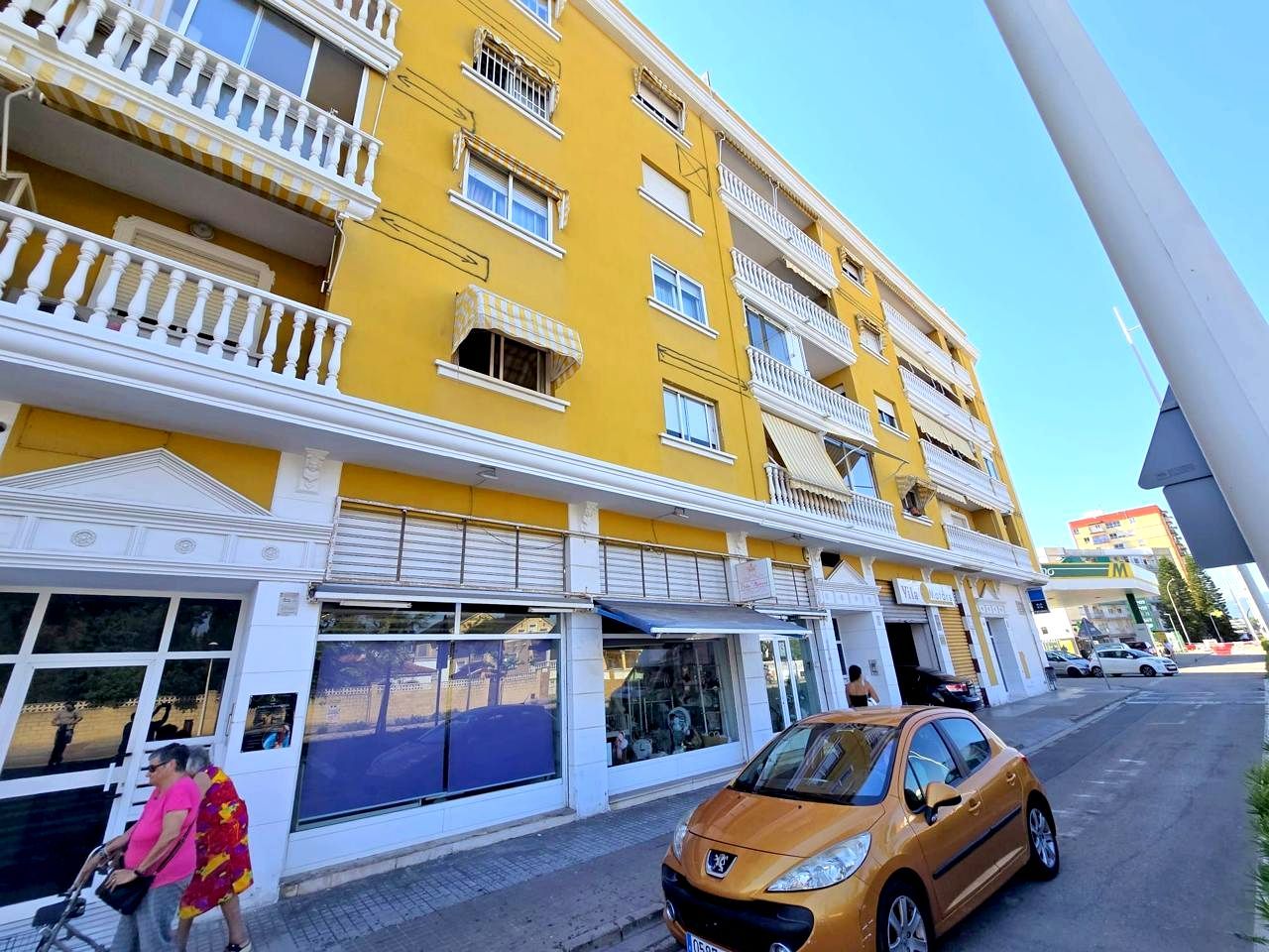 Vista exterior de Apartamento de alquiler en Gandia con Aire acondicionado, Amueblado y Balcón