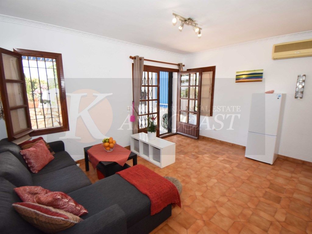 Living room of Flat for sale in Mijas  with Air Conditioner, Private garden and Terrace