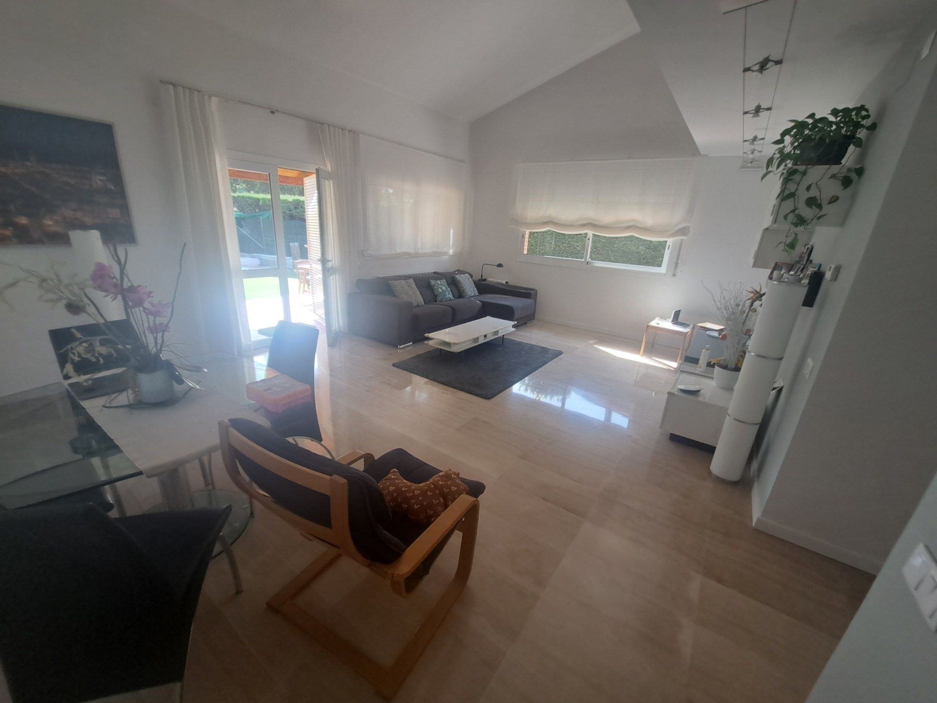 Sala d'estar de Casa o xalet en venda en Sant Cugat del Vallès amb Calefacció, Traster i Piscina