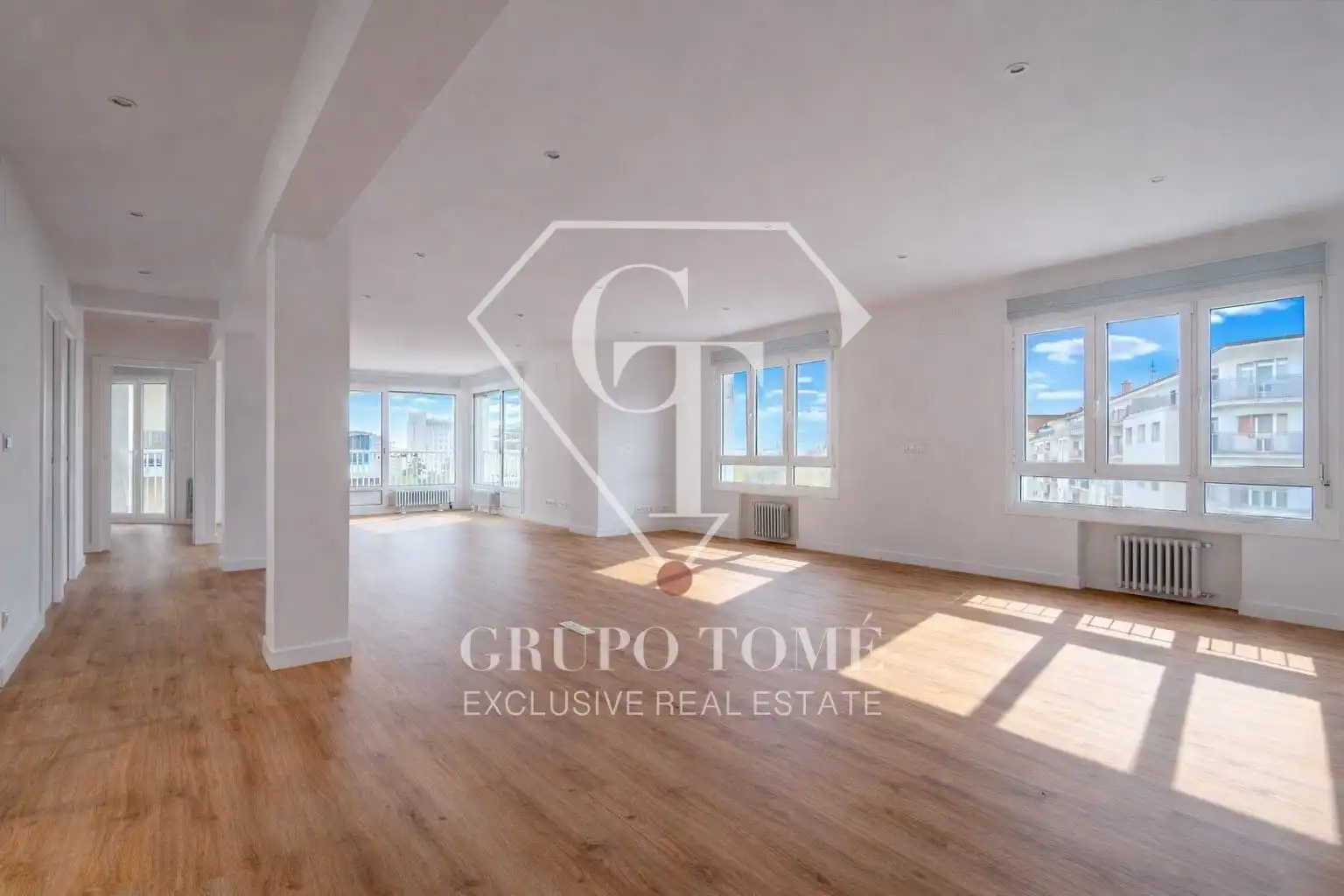 Sala d'estar de Pis en venda en Donostia - San Sebastián  amb Calefacció i Terrassa