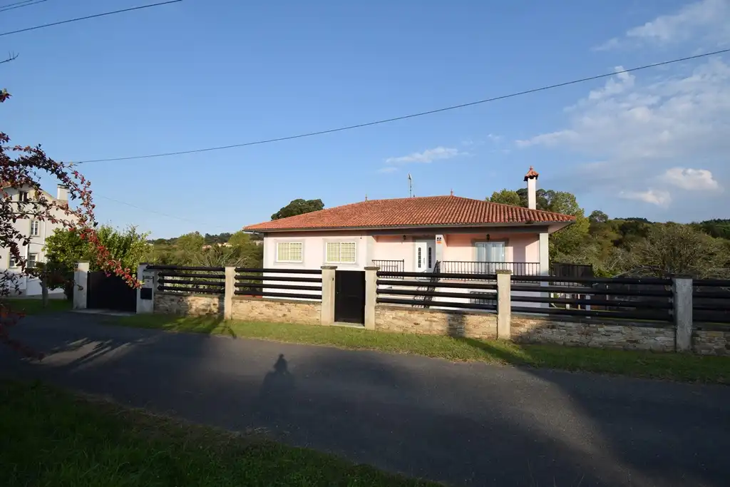 Vista exterior de Casa o xalet en venda en Fene amb Jardí privat, Terrassa i Moblat