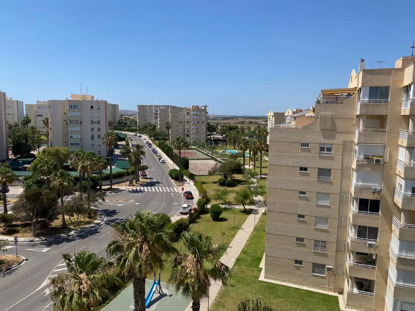 Vista exterior de Pis de lloguer en Alicante / Alacant amb Moblat, Forn i Rentadora