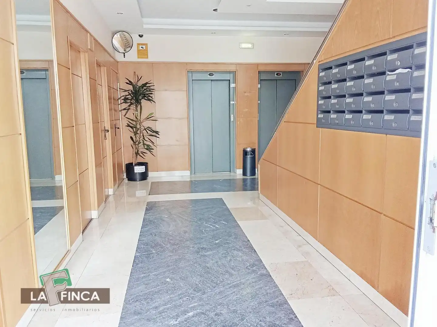 Pis en venda en Oviedo  amb Calefacció, Parquet i Terrassa