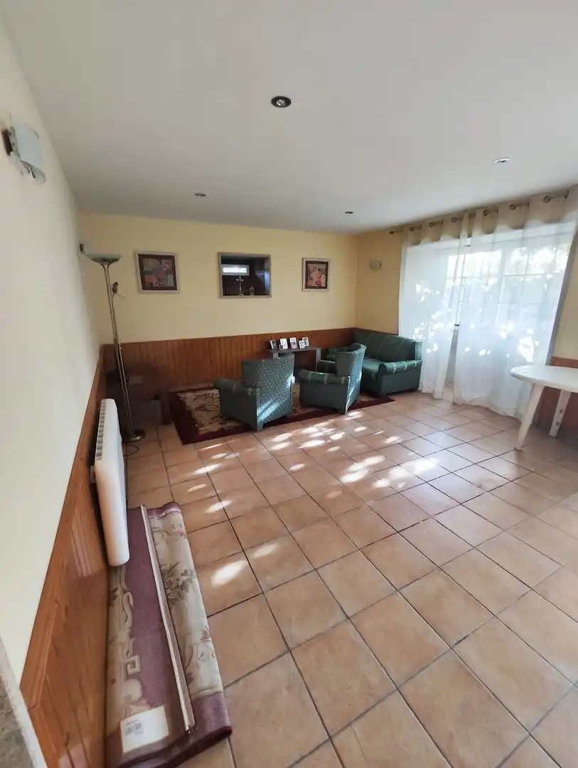 Sala d'estar de Casa o xalet en venda en Silleda amb Calefacció, Parquet i Traster