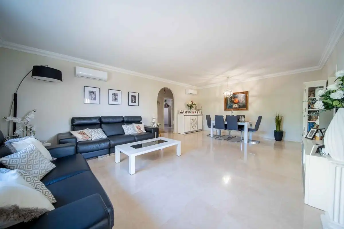 Sala d'estar de Planta baixa en venda en Mijas amb Aire condicionat, Terrassa i Moblat