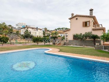 House with balcony for sale in CALLE D'ANOIA