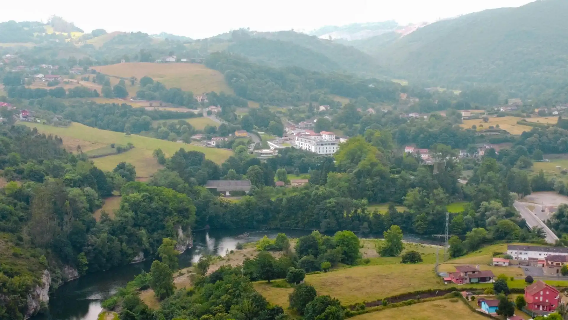 Vista exterior de Casa o xalet en venda en Oviedo  amb Calefacció, Jardí privat i Terrassa