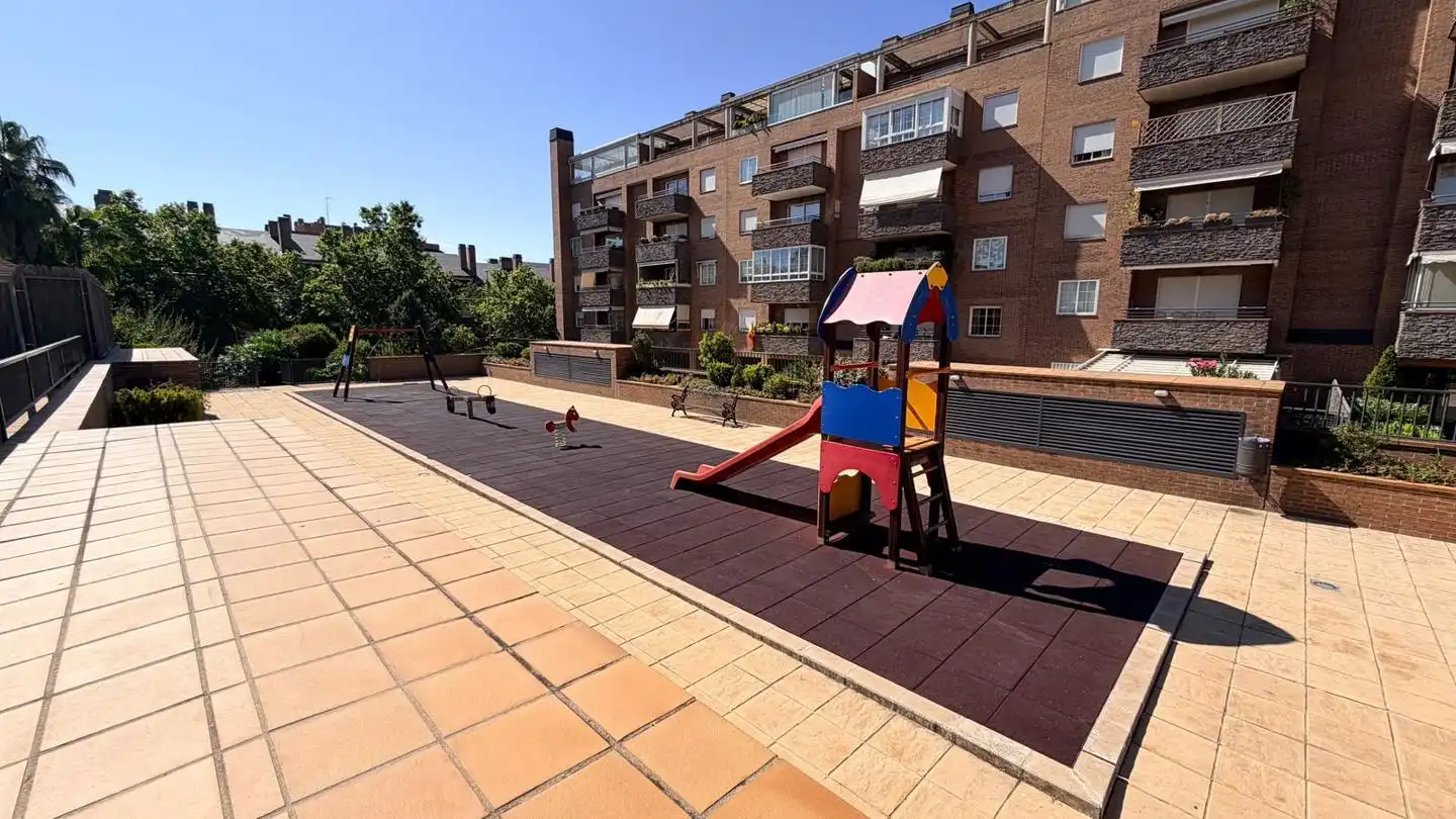 Vista exterior de Pis en venda en San Sebastián de los Reyes amb Aire condicionat, Calefacció i Parquet